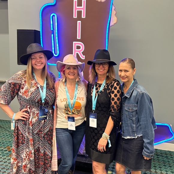 ๐Like for shows๐ - Picture 6 of 15